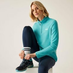 Bluza polarowa dla kobiet Regatta SWEETHART. Niebieskie bluzy sportowe damskie Regatta, xl, bez wzorów, z polaru, bez kaptura, trekkingowe. W wyprzedaży za 69.99 zł.