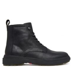 Trzewiki Tommy Hilfiger. Czarne botki męskie Tommy Hilfiger, bez wzorów, bez zapięcia. Za 749.99 zł.