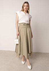 Zielona Rozkloszowana Spódnica z Ozdobnym Paskiem i Asymetrycznym Dołem Pillen. Zielone spódnice damskie Born2be, l, bez wzorów, ze skóry, biznesowe, maxi, asymetryczne. Za 149.99 zł.