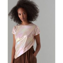 Koszulka z holograficznym efektem - Pomarańczowy. T-shirty damskie marki Mohito. Za 39.99 zł.