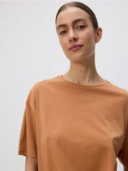 Krótki t-shirt z modalem - musztardowy. T-shirty damskie Reserved, l, bez wzorów, z dzianiny, bez kołnierzyka. W wyprzedaży za 35.99 zł.
