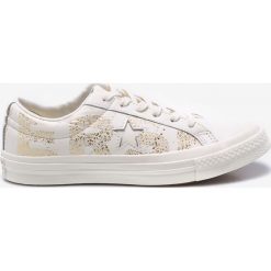 Converse - Buty. Białe obuwie sportowe damskie Converse, bez wzorów, z materiału. W wyprzedaży za 269.90 zł.