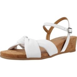 Sandały UNISA BADESI GRA Biały. Białe sandały damskie Unisa, bez wzorów, ze skóry, bez obcasa, bez zapięcia. Za 352.99 zł.