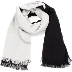 Szal CALVIN KLEIN - Block Out Scarf W K40K400193 101. Szaliki i chusty damskie marki Calvin Klein. W wyprzedaży za 199.00 zł.