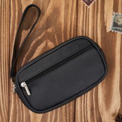 Saszetka męska skórzana do paska lub do ręki czarna Abruzzo ABR-39. Czarne saszetki męskie ze skóry, klasyczne. Za 79.00 zł.