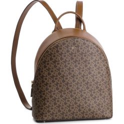 Plecak DKNY - Bryant Med R74KJ010 Mocha Combo M0C. Plecaki damskie marki DKNY. Za 1,019.00 zł.