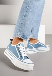 Jasnoniebieskie Trampki na Platformie Ozdobione Cyrkoniami Arenoria. Niebieskie obuwie sportowe damskie Renee, bez wzorów, z jeansu, eleganckie, bez zapięcia. Za 74.99 zł.