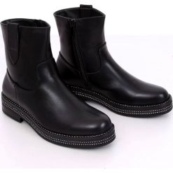 Botki damskie płaskie czarne CH1812-1 Black. Czarne botki damskie ButyModne, bez obcasa, bez zapięcia. W wyprzedaży za 109.00 zł.