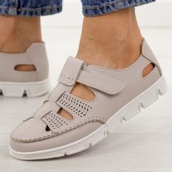 Szare przewiewne skórzane półbuty damskie Sergio Leone sp004. Szare półbuty damskie Sergio Leone, na lato, bez wzorów, z jeansu, klasyczne, z okrągłym noskiem, bez obcasa, na płaskiej podeszwie, bez zapięcia. Za 199.00 zł.