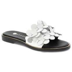Białe Klapki Armodo Modne Obuwie Damskie. Białe klapki damskie Armodo, z aplikacjami, z materiału, eleganckie, bez obcasa, na płaskiej podeszwie. Za 269.00 zł.