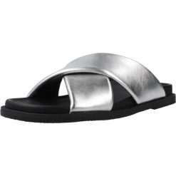 Sandały GEOX D ADELASH Srebrny. Szare sandały damskie Geox, bez wzorów, ze skóry, bez obcasa, bez zapięcia. Za 364.99 zł.