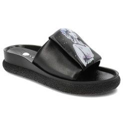 Czarne Klapki Armodo Stylowe Wsuwane Obuwie Damskie. Czarne klapki damskie Armodo, bez wzorów, z materiału, bez obcasa, bez zapięcia. Za 239.00 zł.