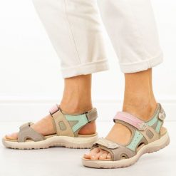 Azul skórzane sandały damskie Unisoft 18-57. Czerwone sandały damskie Unisoft, bez wzorów, z materiału, bez obcasa, na płaskiej podeszwie, bez zapięcia. Za 219.00 zł.