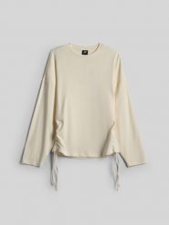 4F Longsleeve slim z marszczeniami damski - kremowy L. Białe t-shirty damskie 4f, l, z aplikacjami, z dzianiny, klasyczne, bez kołnierzyka. Za 129.99 zł.