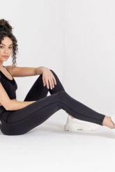Legitimate damskie sportowe legginsy. Czarne legginsy damskie Dare 2b, bez wzorów, z materiału, na fitness i siłownię. Za 137.65 zł.