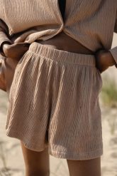 Szorty z plisowanej BAWEŁNY w kolorze BEIGE SAND -SHELLY-M. Brązowe szorty damskie Marsala, m, bez wzorów, z bawełny. Za 229.90 zł.