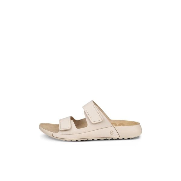 Kobiece klapki na koturnie Ecco Cozmo Strap. Brązowe klapki damskie ecco, bez wzorów, ze skóry, bez obcasa, na koturnie. Za 425.35 zł.