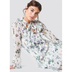 NA-KD Boho Sukienka z falbankami i wiązaniem - Multicolor. Sukienki damskie marki NA-KD Boho. Za 161.95 zł.