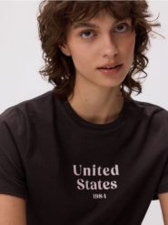 Bawełniany t-shirt z nadrukiem - ciemnobrązowy. Brązowe t-shirty damskie Reserved, l, bez wzorów, z bawełny, bez kołnierzyka. W wyprzedaży za 22.99 zł.