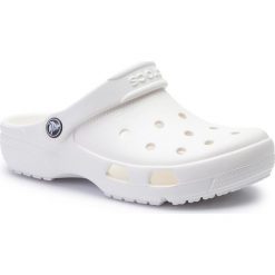 Klapki basenowe CROCS 204151-100. Białe klapki damskie Crocs, bez wzorów, z tworzywa sztucznego, bez obcasa. Za 109.99 zł.
