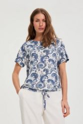 Bluzka z wzorem paisley biała. Białe bluzki damskie MOODO, bez wzorów, z elastanu, bez kołnierzyka, bez ramiączek. Za 79.99 zł.