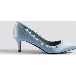 NA-KD Shoes Czółenka z perłami - Blue. Niebieskie czółenka damskie NA-KD Shoes, z satyny. Za 161.95 zł.