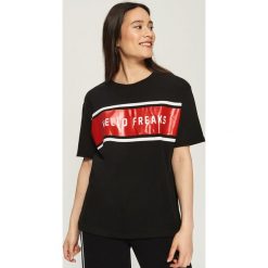 Bawełniany t-shirt oversize - Czarny. T-shirty damskie marki Calvin Klein Jeans. W wyprzedaży za 19.99 zł.