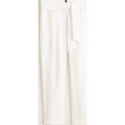 Mango - Spodnie Tuxedo. Spodnie materiałowe damskie marki Mango. Za 139.90 zł.