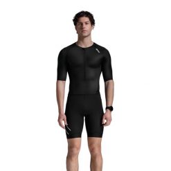 Kombinezon triathlonowy męski 2XU Core Sleeved. Czarne buty sportowe męskie 2XU, bez zapięcia, rowerowe. Za 599.99 zł.