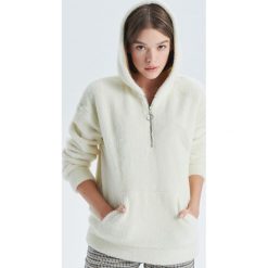 Puszysta bluza - Kremowy. Bluzy damskie Cropp. W wyprzedaży za 29.99 zł.