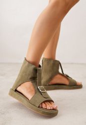 Zielone Sandały Typu Botki Ozdobione Metaliczną Klamrą z Przodu Adrasaia. Zielone botki damskie Renee, bez wzorów, bez obcasa, na płaskiej podeszwie, bez zapięcia. Za 99.99 zł.