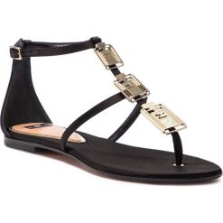 Sandały ELISABETTA FRANCHI - SA-30L-92E2-V379 Nero 110. Czarne klapki damskie Elisabetta Franchi, z aplikacjami, z materiału, bez obcasa, na obcasie, bez zapięcia. W wyprzedaży za 1,039.00 zł.