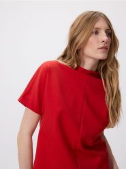 Bluzka z krótkim rękawem - czerwony. Czerwone bluzki damskie Reserved, l, bez wzorów, z bawełny, bez kołnierzyka, bez ramiączek. Za 89.99 zł.