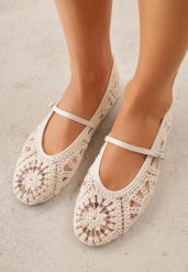 Beżowe Ażurowe Balerinki VICES w Stylu Boho z Paskiem z Klamerką Phepheu. Brązowe baleriny damskie Born2be, w ażurowe wzory, z jeansu, boho, bez obcasa. Za 99.99 zł.