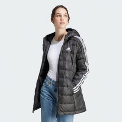 Parka Essentials 3-Stripes Light Down Hooded. Czarne parki damskie Adidas, l, bez wzorów, z puchu, sportowe, bez kaptura. W wyprzedaży za 519.20 zł.
