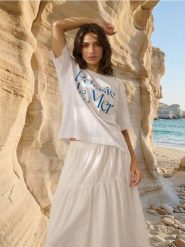 Bawełniana koszulka z haftowanym napisem Poesie de Mer - biały. Białe t-shirty damskie Sinsay, l, bez wzorów, z bawełny, bez kołnierzyka. Za 25.99 zł.