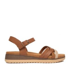 Sandały Lasocki. Brązowe sandały damskie Lasocki, bez wzorów, bez obcasa, na koturnie, bez zapięcia. Za 169.99 zł.