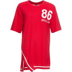 Shirt z ramionami typu oversize bonprix czerwono-biały z nadrukiem. Bluzki damskie bonprix. Za 59.99 zł.