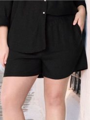 Szorty z wiskozą PLUS SIZE - czarny. Czarne szorty damskie Sinsay, l, bez wzorów, z materiału. Za 39.99 zł.