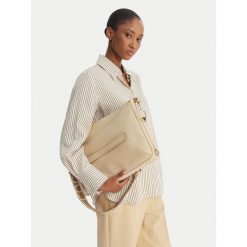 Torebka Coccinelle. Brązowe torebki do ręki damskie Coccinelle, bez wzorów, klasyczne, bez dodatków. Za 1,599.99 zł.