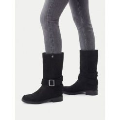 Kozaki Beverly Hills Polo Club. Czarne kozaki damskie Beverly Hills Polo Club, bez obcasa, na płaskiej podeszwie. Za 349.99 zł.