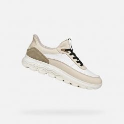 Buty sportowe damskie Geox Spherica Plus. Białe obuwie sportowe damskie Geox, bez wzorów, z materiału, trekkingowe. Za 446.50 zł.