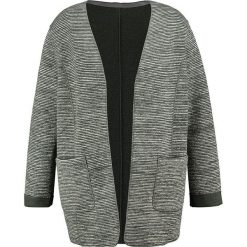 Kardigan w kolorze khaki. Brązowe kardigany damskie Samoon, w paski. W wyprzedaży za 195.95 zł.