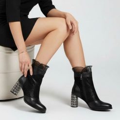 Botki damskie S. Barski, na wysokim obcasie ze skóry i bogato zdobione, czarne, MR52-140. Czarne kozaki damskie S.BARSKI, ze skóry, bez obcasa, na obcasie. Za 239.00 zł.