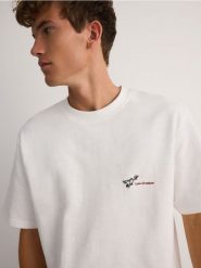 T-shirt oversize z nadrukiem na plecach - złamana biel. T-shirty męskie Reserved, l, bez wzorów, z bawełny, bez kołnierzyka. W wyprzedaży za 39.99 zł.