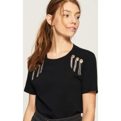 T-shirt z aplikacją - Czarny. T-shirty damskie marki Sinsay. W wyprzedaży za 19.99 zł.