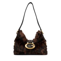 Torebka Guess. Brązowe torebki do ręki damskie Guess, z aplikacjami, klasyczne, bez dodatków. Za 584.99 zł.