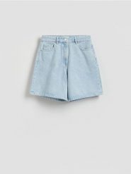 Jeansowe bermudy - niebieski. Niebieskie szorty damskie Reserved, bez wzorów, z denimu. Za 99.99 zł.