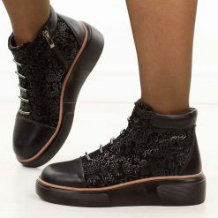 Czarne skórzane botki damskie Filippo Dbt7166/25. Czarne botki damskie Filippo, na jesień, z jeansu, eleganckie, z okrągłym noskiem, bez obcasa, na platformie, bez zapięcia. Za 299.00 zł.