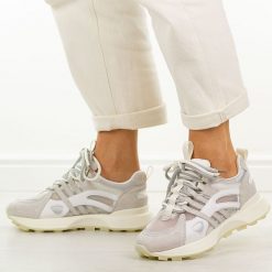 Białe skórzane sneakersy damskie Vinceza 66744. Białe obuwie sportowe damskie VINCEZA, bez wzorów, z jeansu, trekkingowe. Za 299.00 zł.